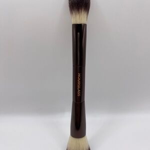 Hourglass Veil Powder Brush 2 Sided Cosmetic Makeup Blush Brush NEW NO…
